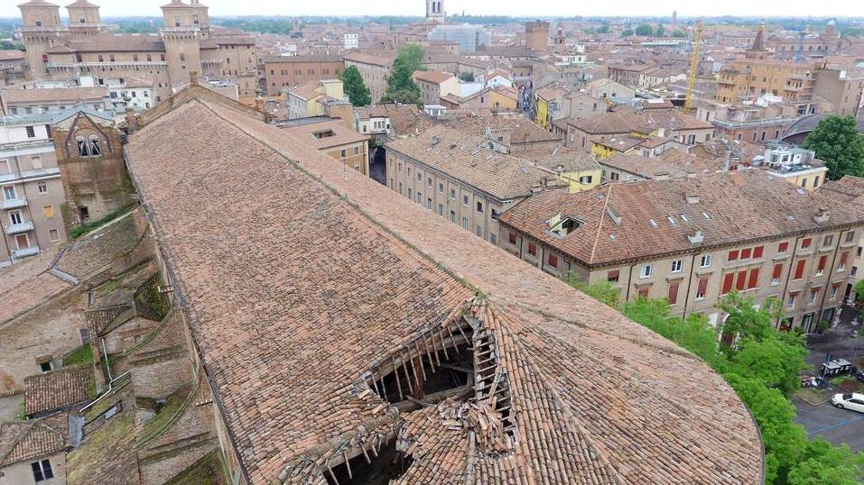 Crolla il tetto della chiesa di S. Domenico