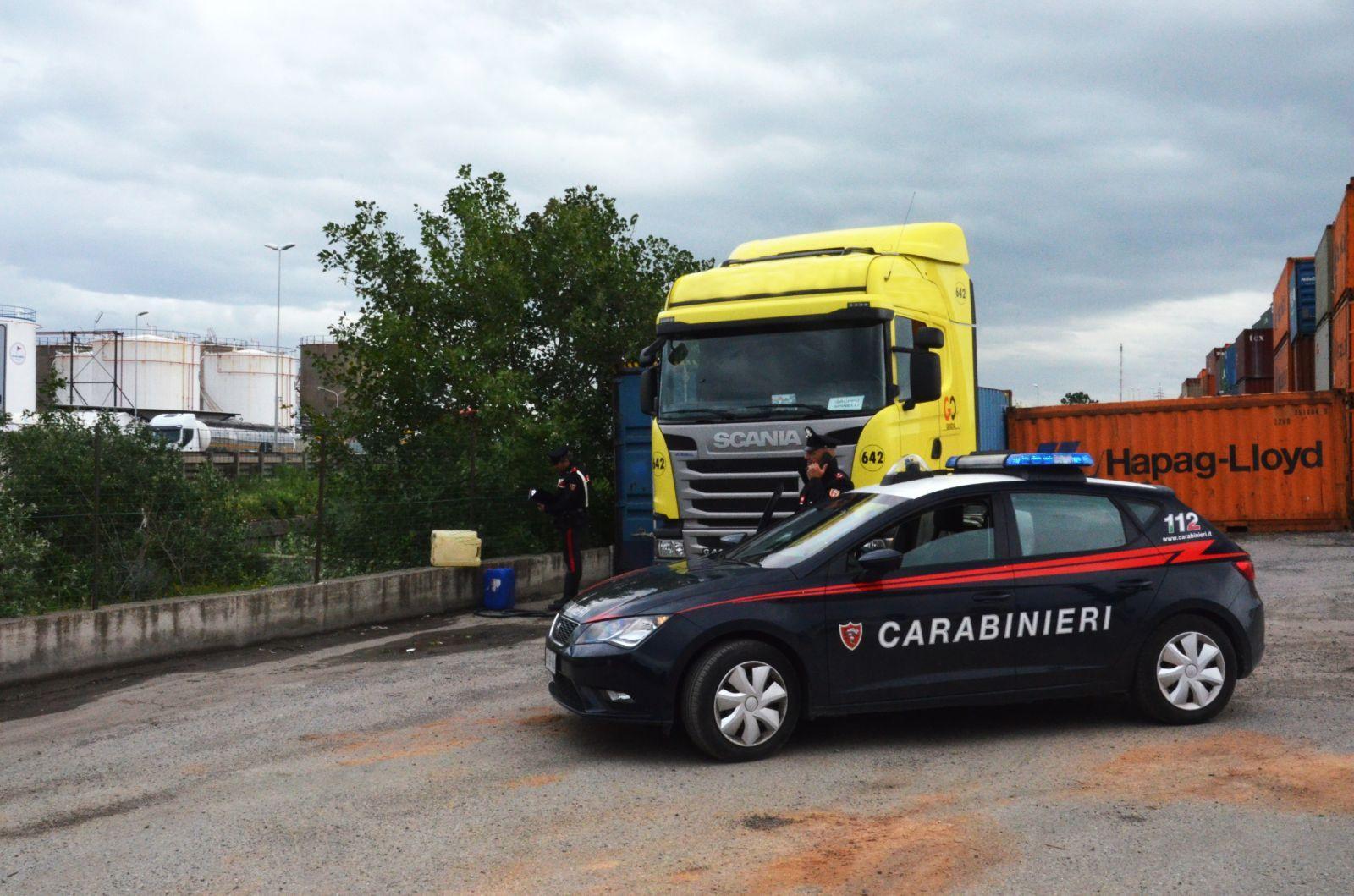 Sorpreso mentre ruba 60 litri di gasolio, arrestato