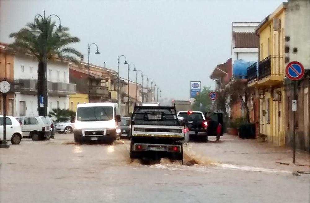 Strade allagate a Masainas (foto Filippo Tronci)