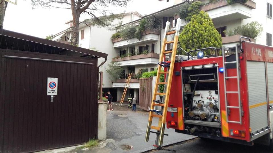 Fuga di gas, allarme in un condominio