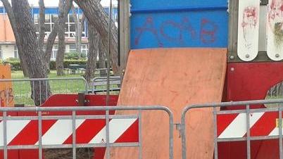 Giochi transennati al parco della Darsena
