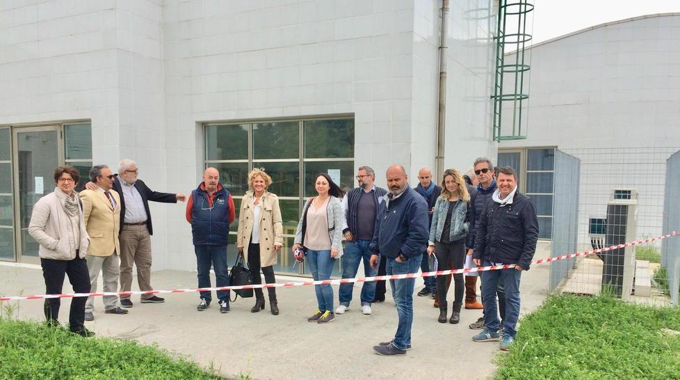 Via ai lavori nella biblioteca E intanto arrivano i murales