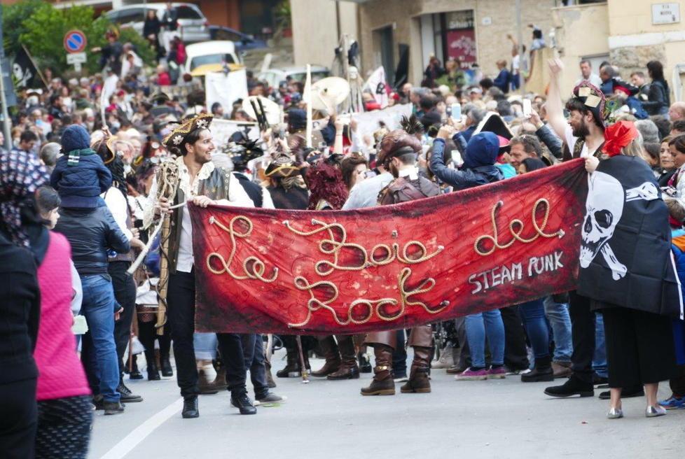 Pirati, sbarcano le ciurme E... cambia la viabilità