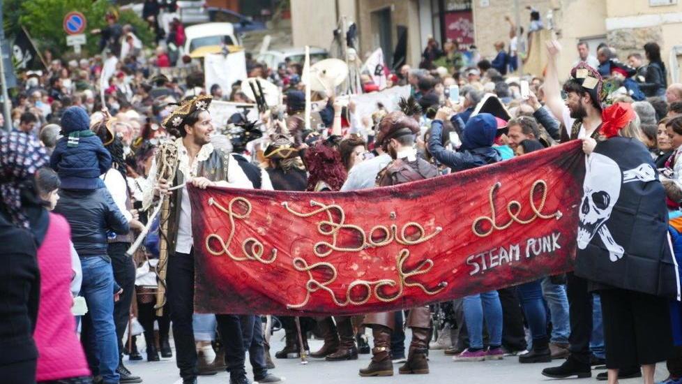 Pirati, sbarcano le ciurme E... cambia la viabilità