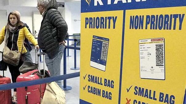 Grossetani lasciati giù dal volo Ryanair: «Responsabili i clienti»