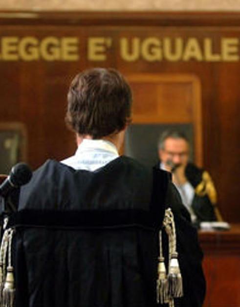 Perseguita un vigile e due ex: condannato