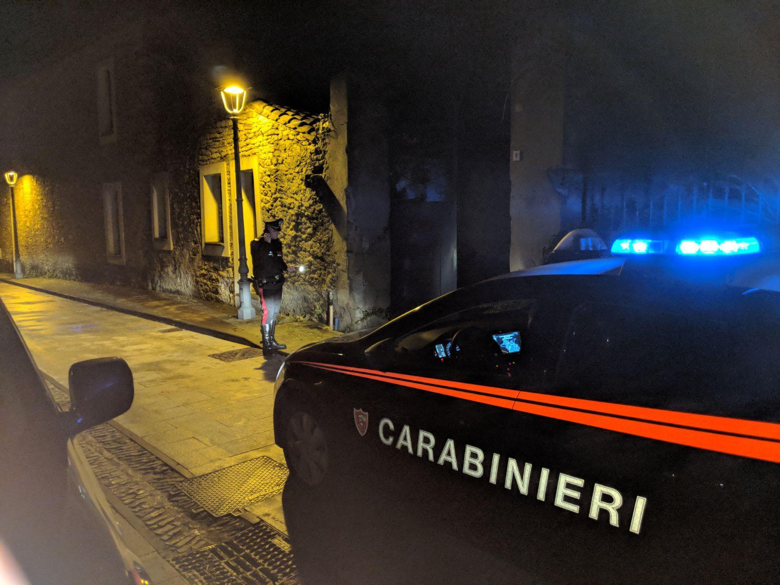 Anziani rapinati in casa, ferita una donna di 89 anni