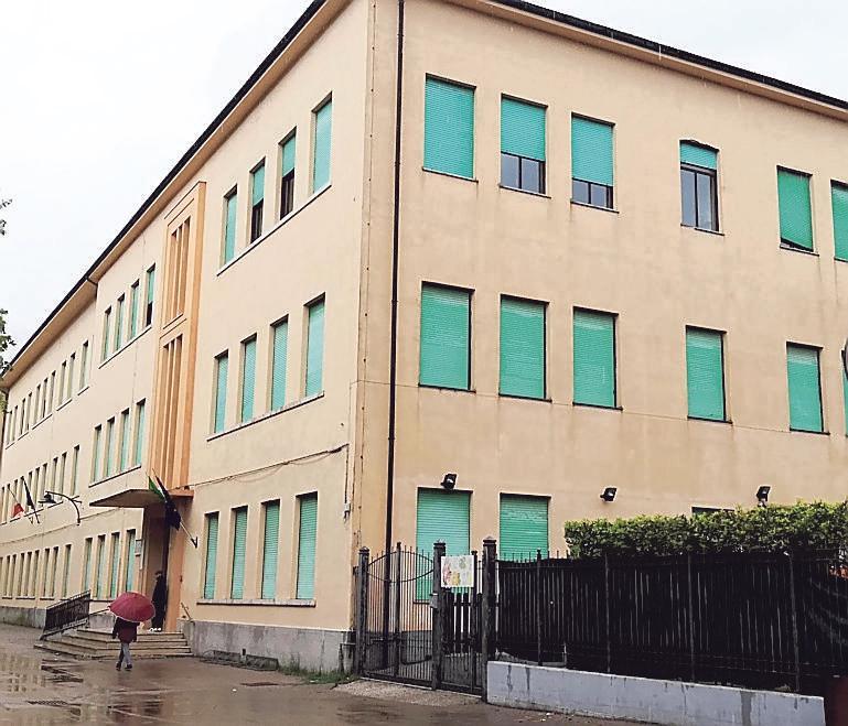La scuola da dove è stata lanciata la bottiglietta d’acqua
