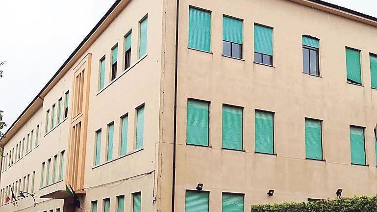 La scuola da dove è stata lanciata la bottiglietta d’acqua