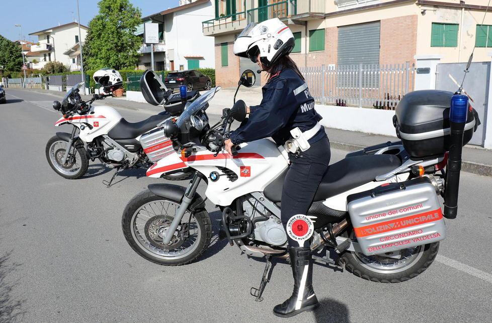 Un’agente della polizia municipale dell’Unione (Foto Agenzia Carlo Sestini)
