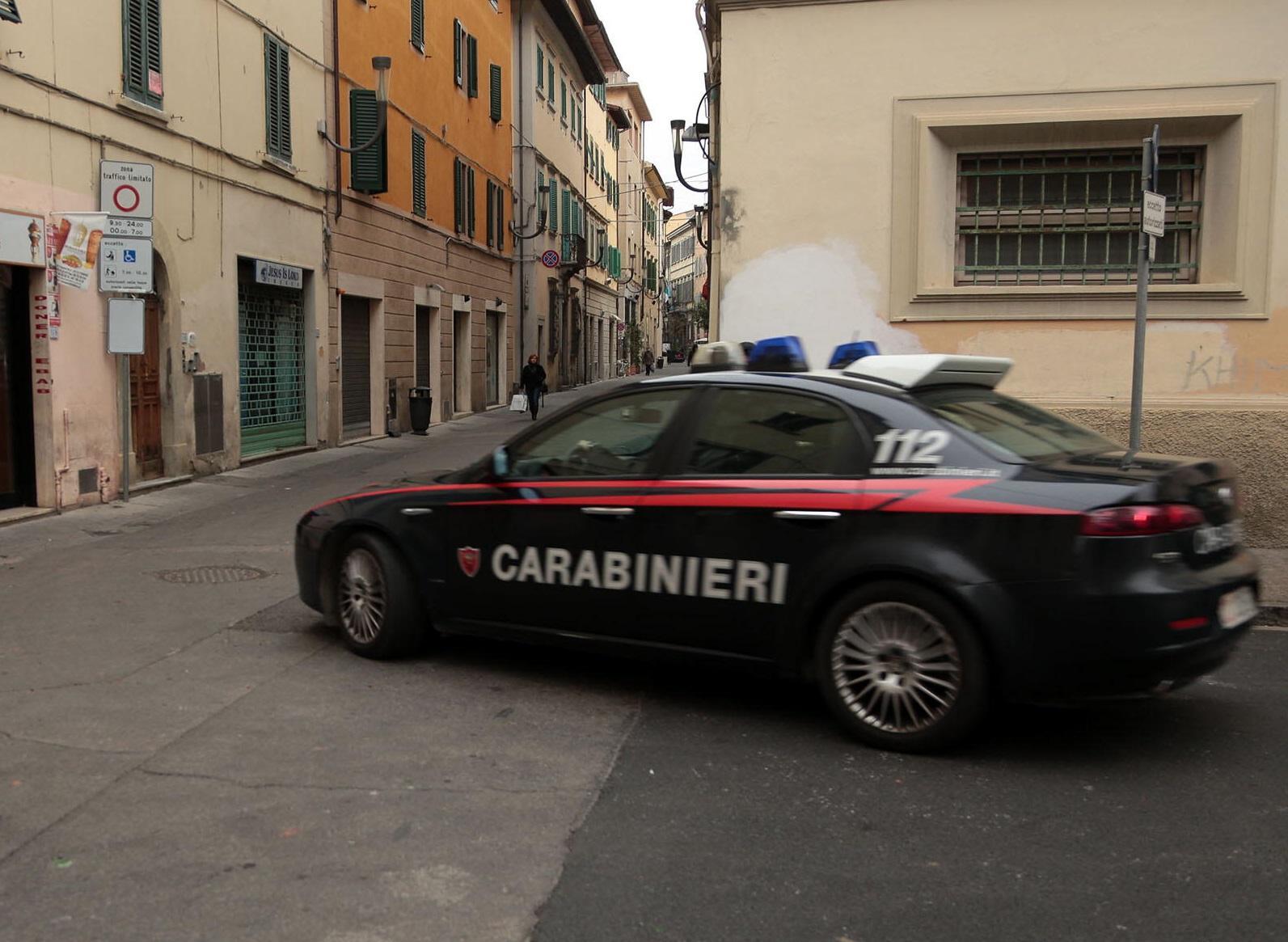 Carabinieri in centro a Empoli (foto d'archivio)