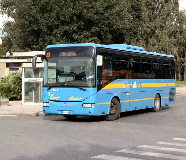 Lasciano le siringhe sul bus dopo essersi drogati 