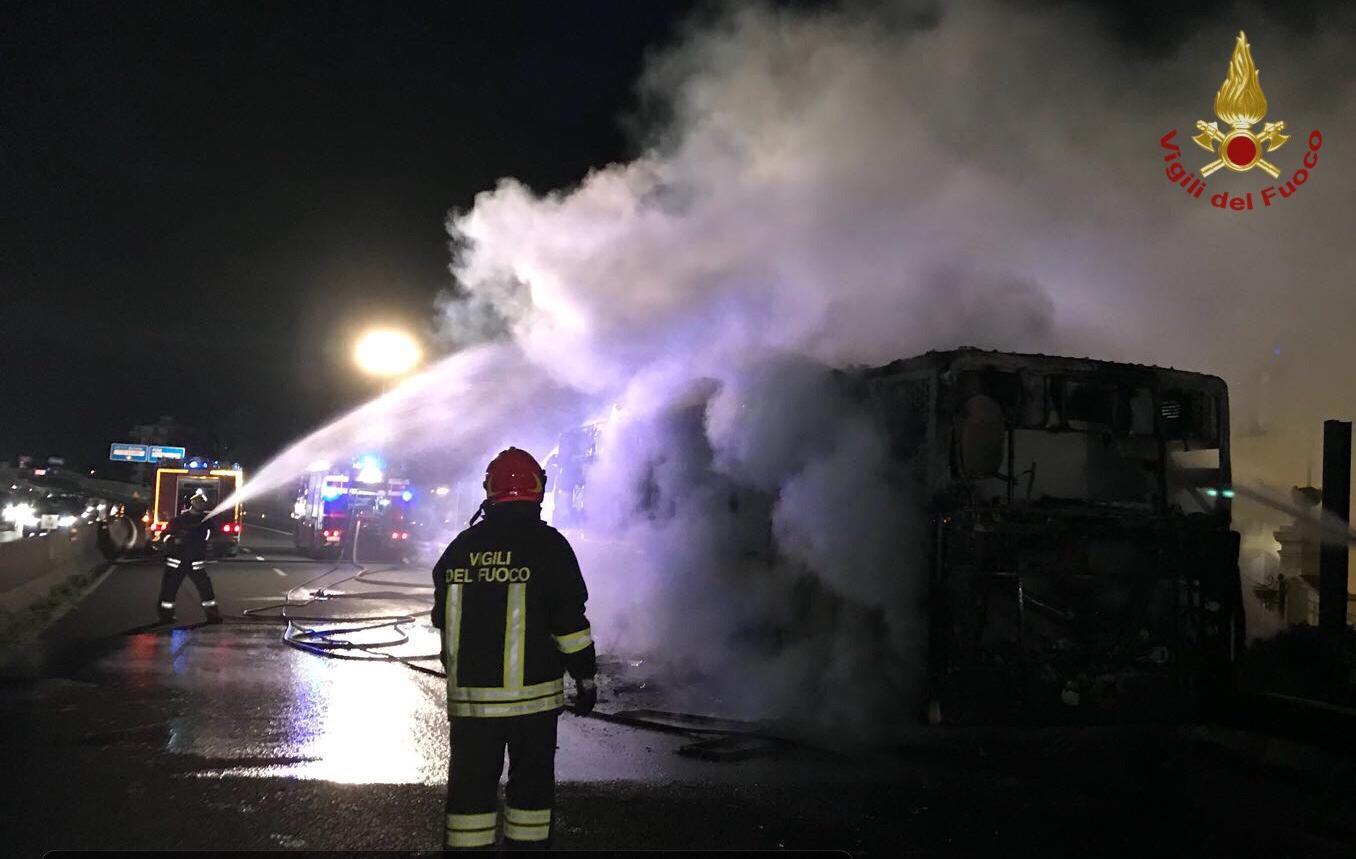 ll bus in fiamme