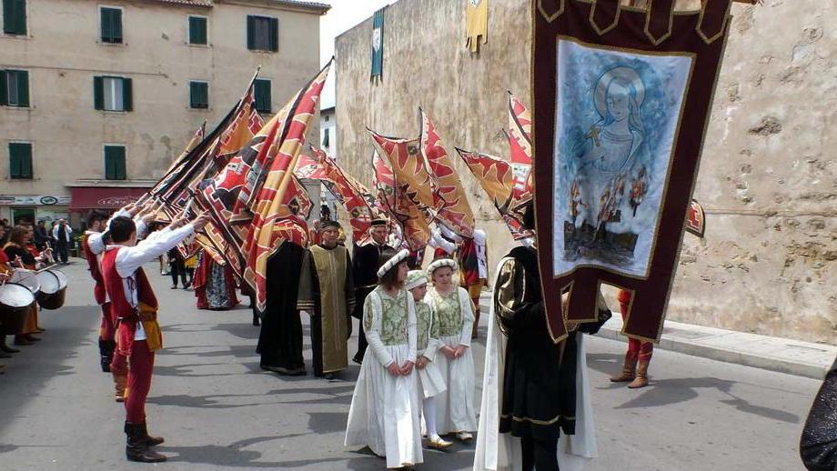 Gli arcieri in gara per Santa Anastasia