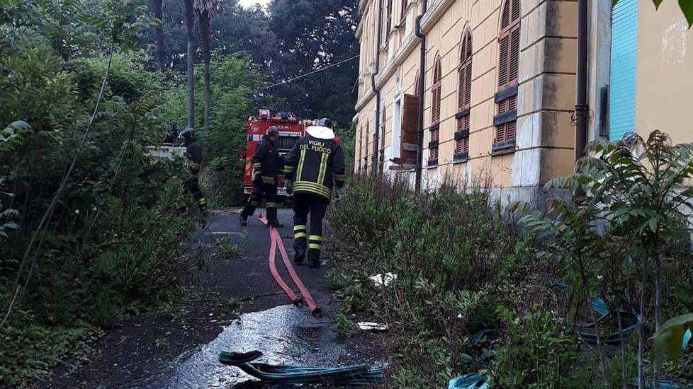 Incendio a Villa Ollandini, fuggi fuggi di extracomunitari