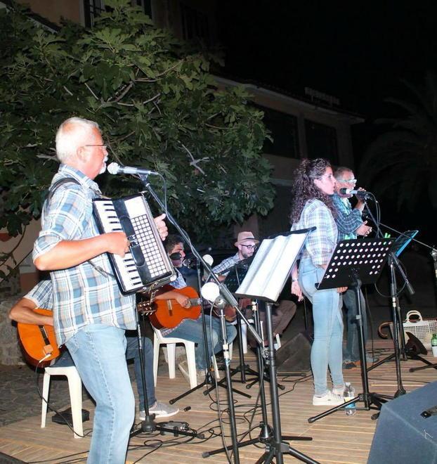 Canzoni popolari e comicità sul palco salgono i “Biritulleri” 