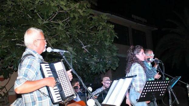 Canzoni popolari e comicità sul palco salgono i “Biritulleri”