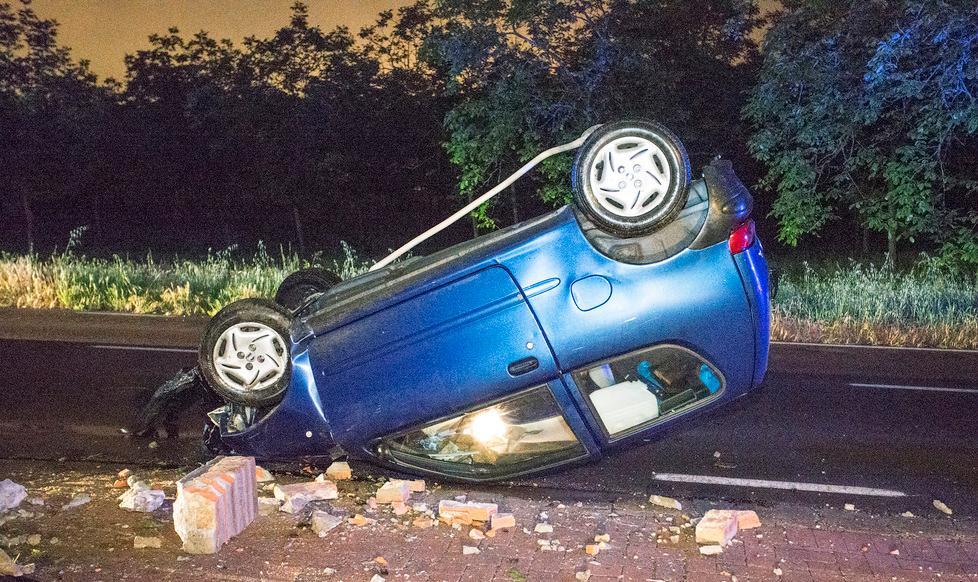 Auto finisce nel fosso e si ribalta: donna ferita in strada Albareto