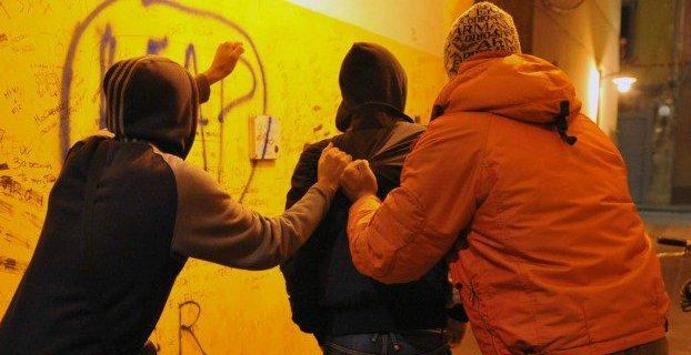 Minacce a mamma e figlio Baby gang colpisce ancora 