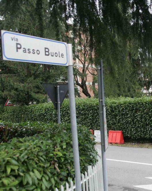 Nella stessa notte due furti fotocopia in via Passo Buole 