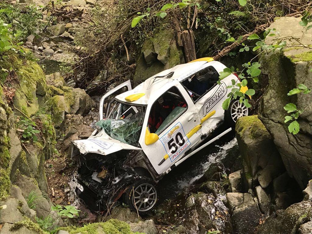 Auto nel burrone al Rally della Valdinievole: un volo di 100 metri, due i feriti - Video 