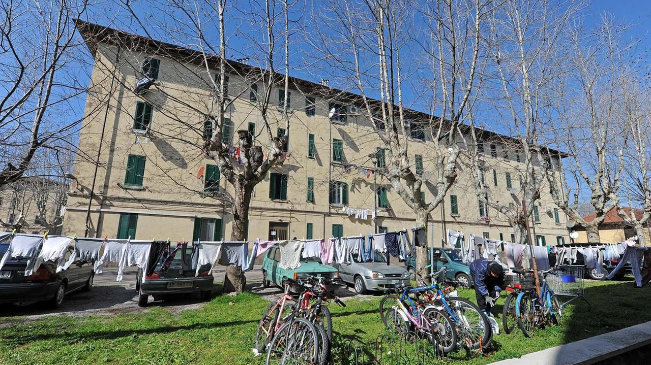 Panni stesi alla borgata Cotone (foto Paolo Barlettani)