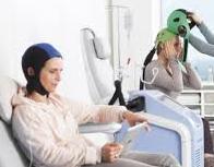 Tumore al seno, a Prato il casco anti caduta capelli