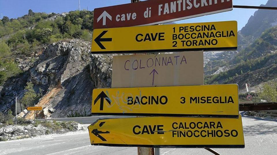 Il cartello posticcio per Colonnata