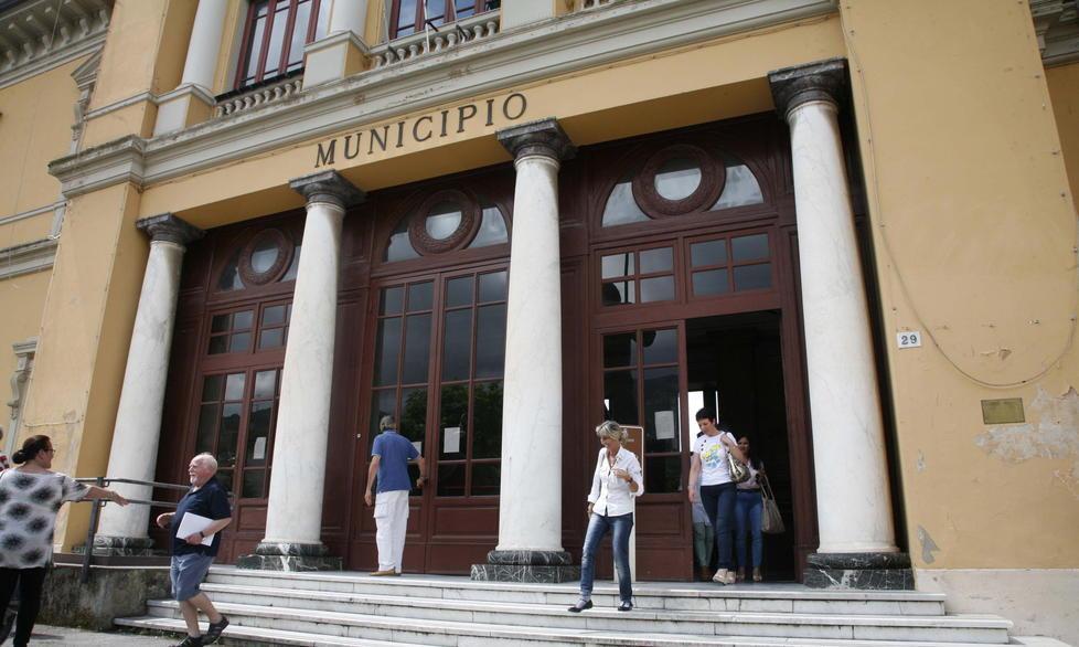 Uffici municipali chiusi il sabato mattina