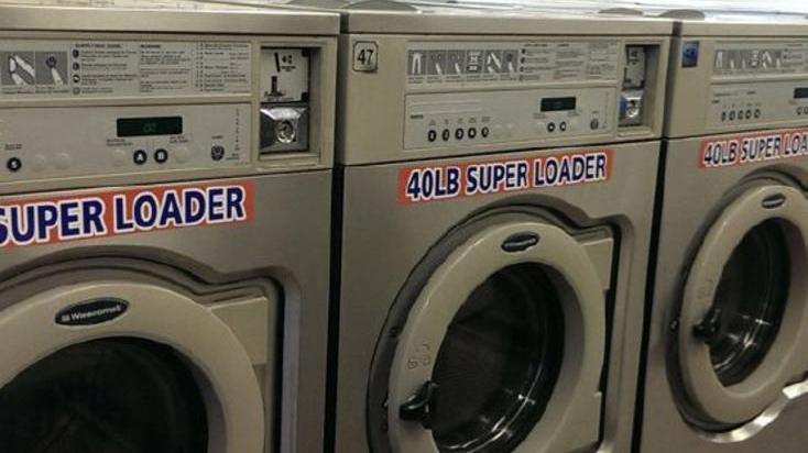 Assalto allo Speedy wash, rubati soldi dalle lavatrici