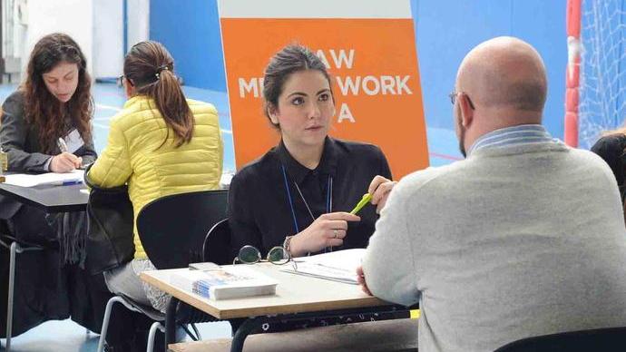 «A giugno la prima mensilità per chi è in regola con i colloqui»