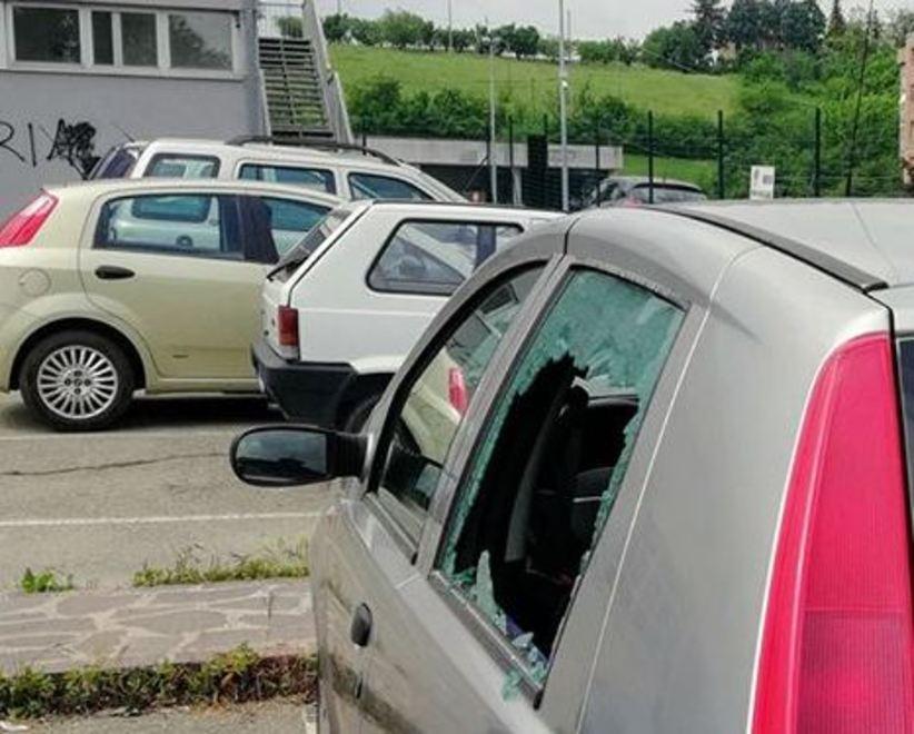 Vetri spaccati in zona autostazione ma senza bottino