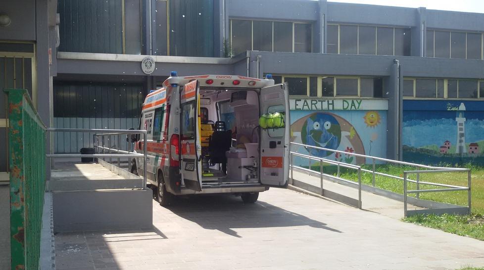 Malore per un bambino Attimi di paura a scuola
