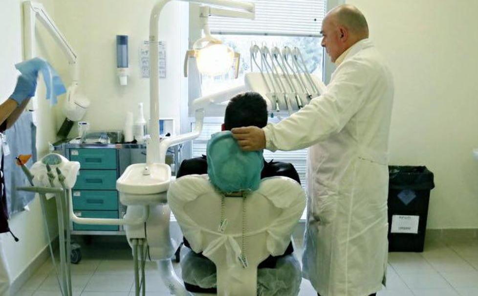Dodici dentisti a prezzi low cost 