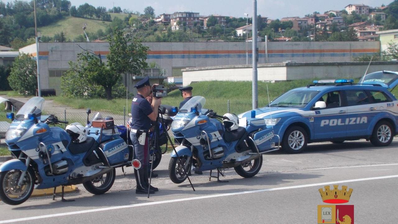 I controlli della polizia stradale lungo la provinciale 486
