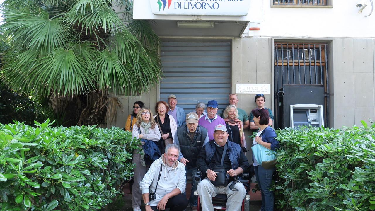 Chiude la banca a Quercianella, scatta la protesta