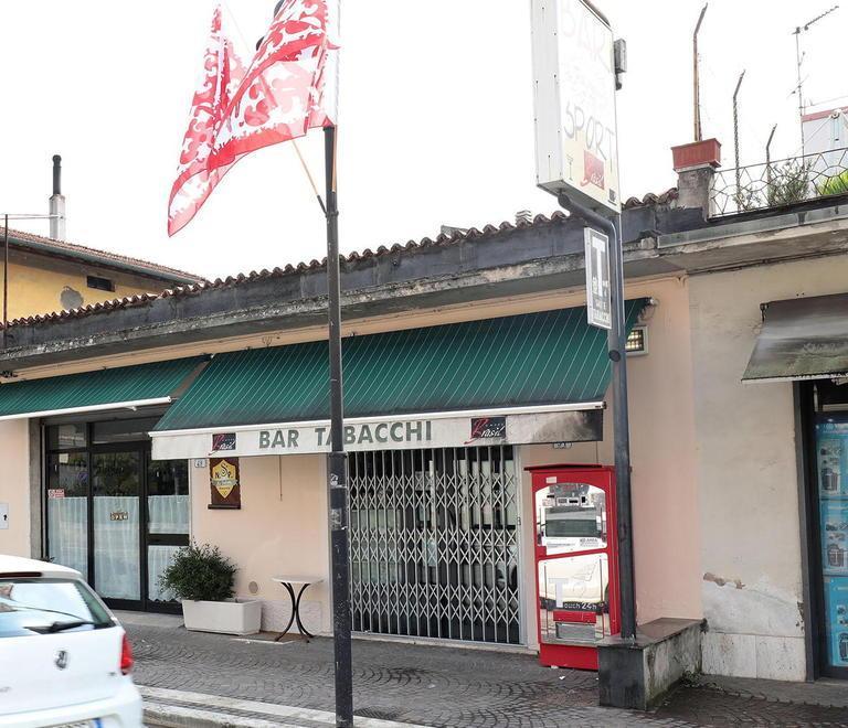 Il Bar Sport di viale Buozzi a Fucecchio (Foto Agenzia Carlo Sestini)