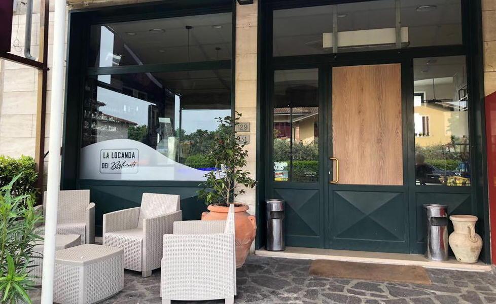 Sfondano la porta per rubare soldi e tabacchi 