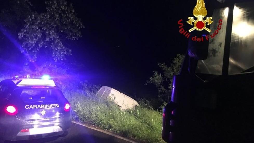 Sbalzato dalla moto, grave a 22 anni