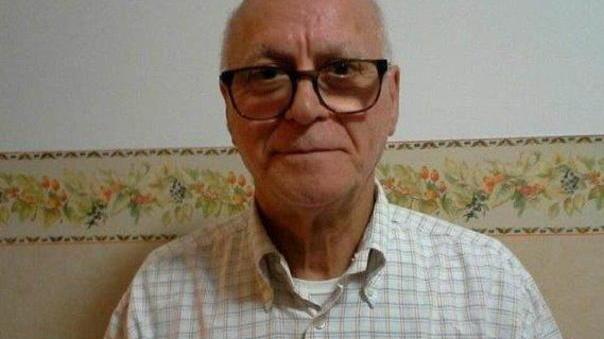 Lo credono morto e non lo invitano