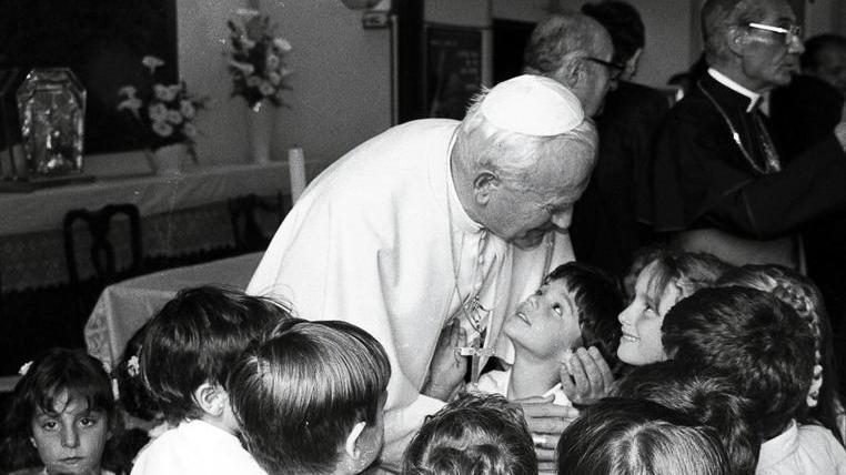 Wojtyla e Bergoglio, il filo della storia