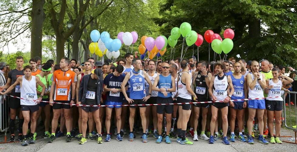 Lucca Half Marathon Sulle Mura la carica dei 1.300 marciatori 