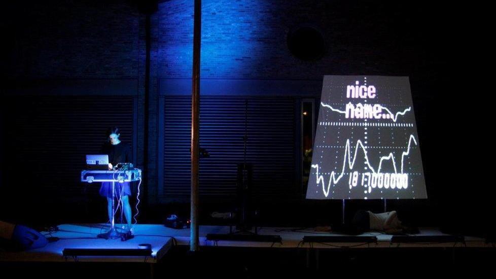 Musica elettronica e immagini così a teatro si ricorda Ustica