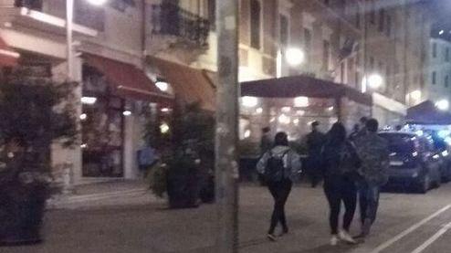 Minaccia un coetaneo col casco: denunciato