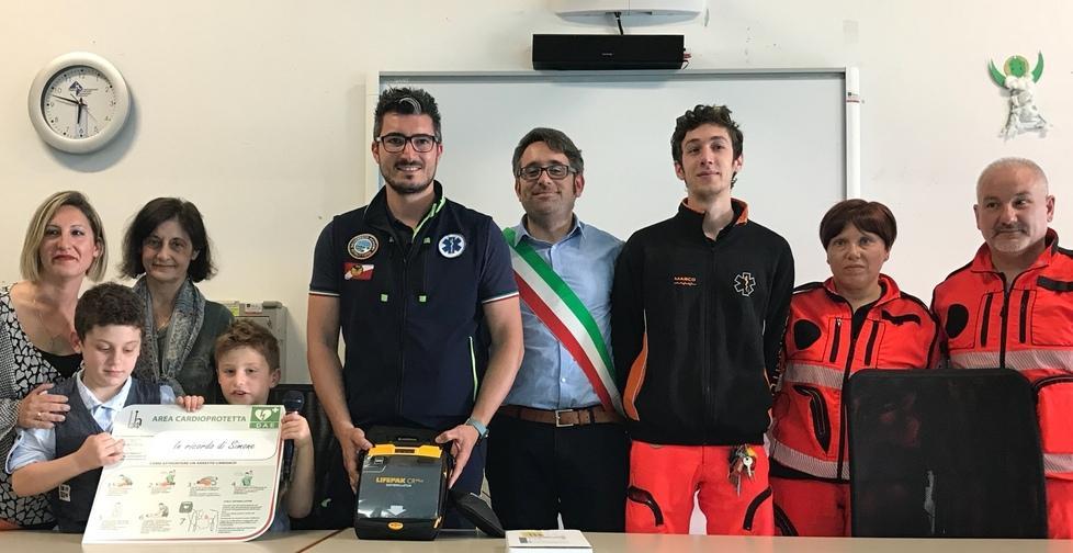 Due defibrillatori nelle scuole di Colle 