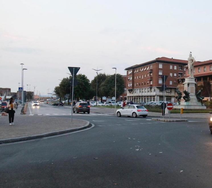 Ai Quattro Mori si riasfalta in notturna 