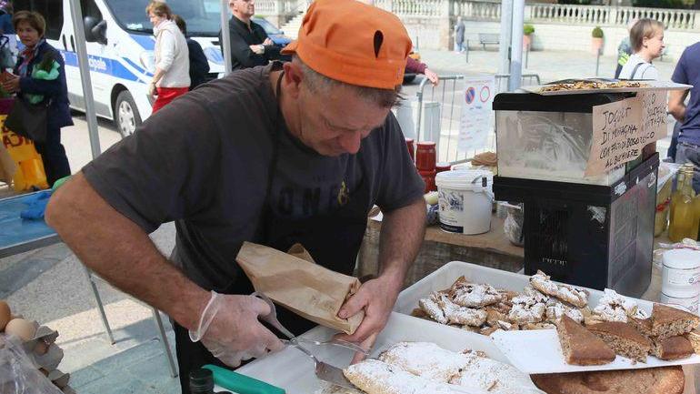 L’asparago porta il sole a Vezzano La festa fa il pienone
