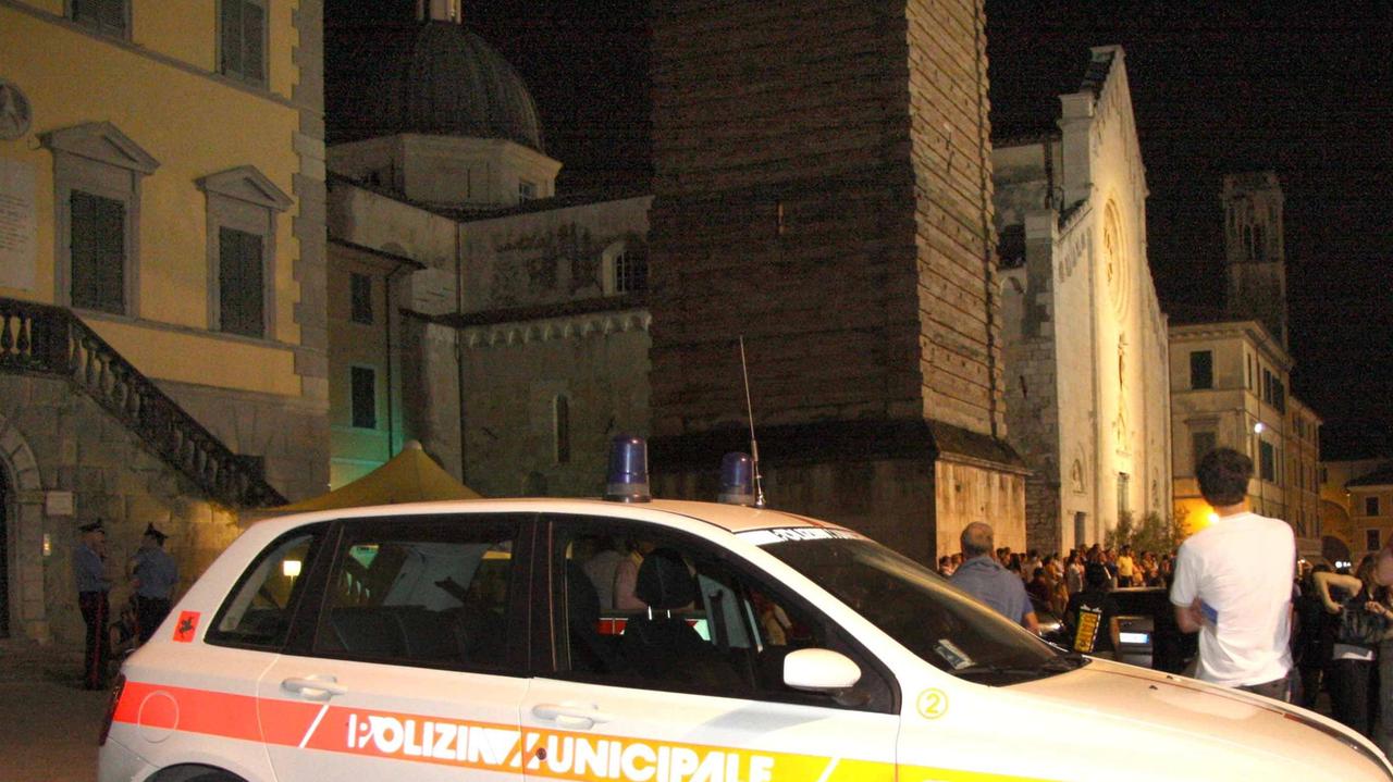 Controlli della polizia municipale a Pietrasanta