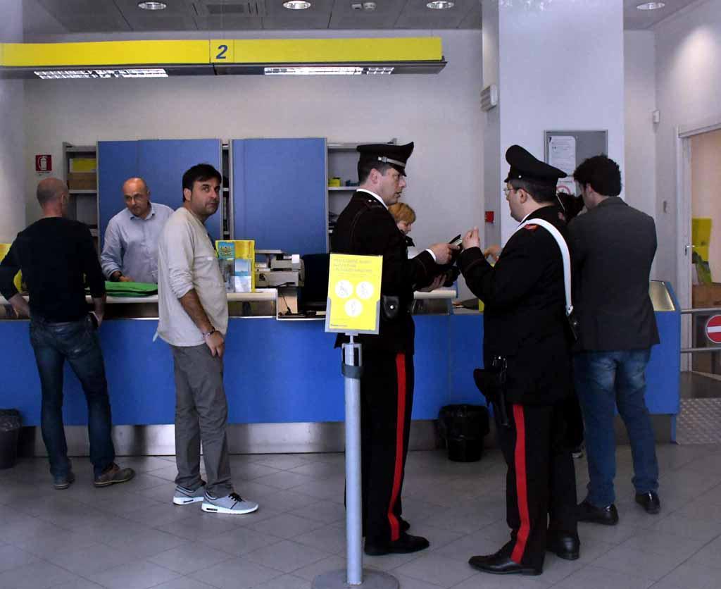 La rapina alle Poste di Avenza