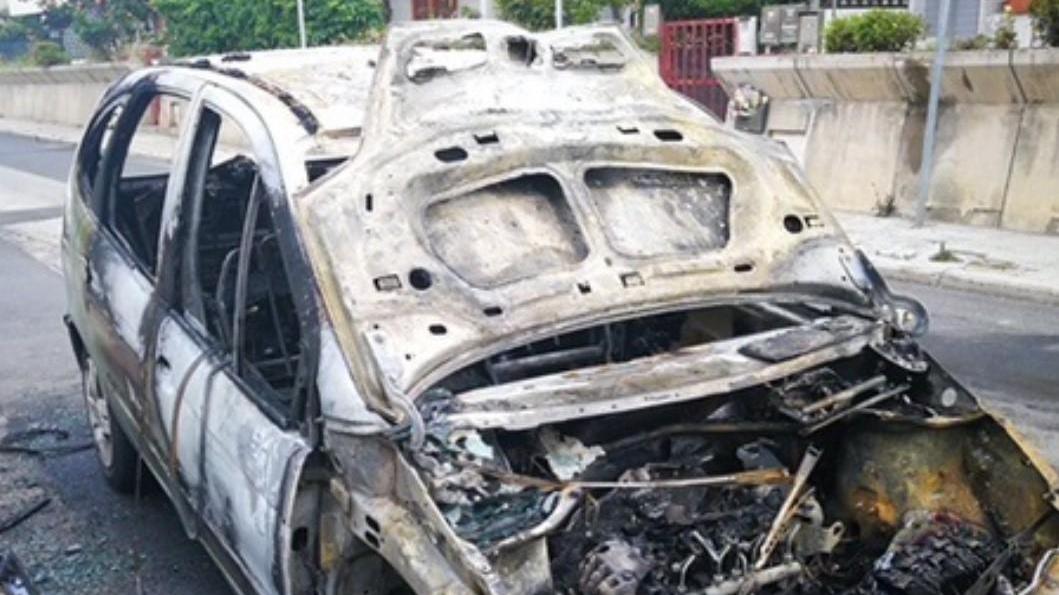 Incendiata l'auto di un dirigente del Comune di Quartu